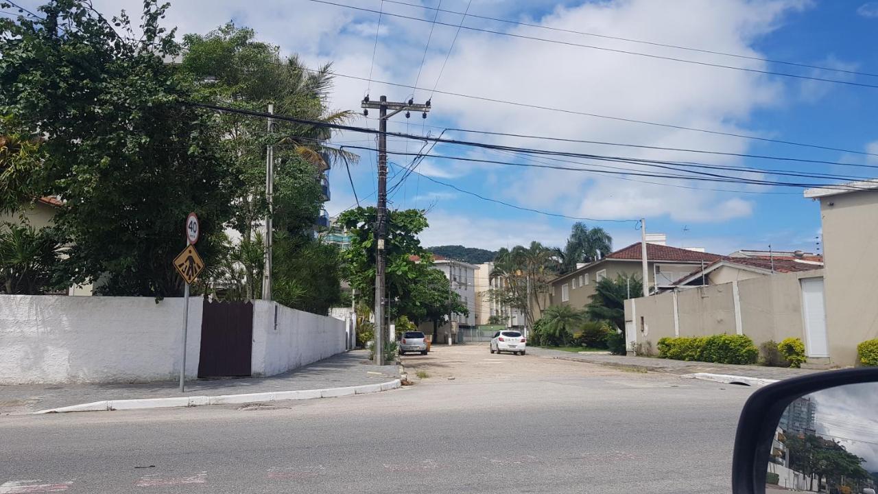Apartamento A Uma Quadra Da Praia Γκουαρούχα Εξωτερικό φωτογραφία